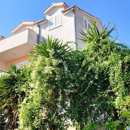 Apartments Mazuran Хвар Екстериор снимка