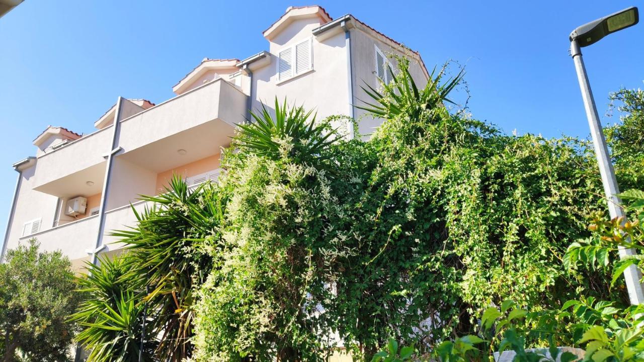 Apartments Mazuran Хвар Екстериор снимка