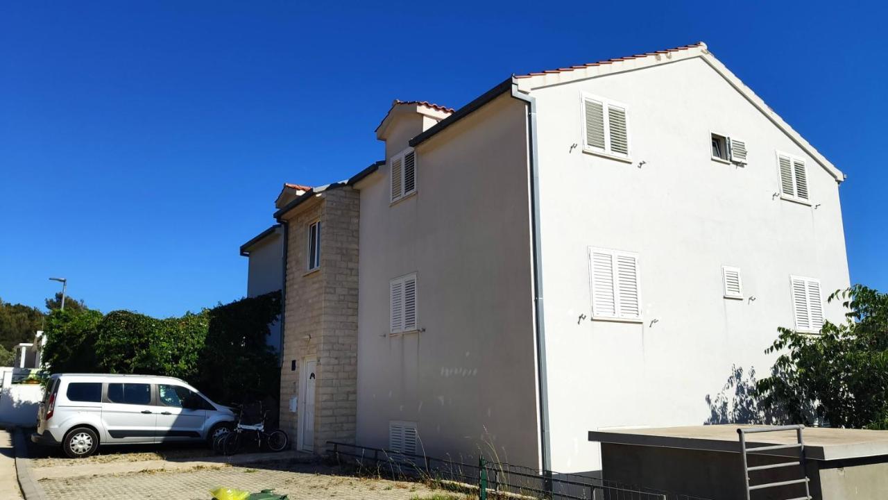 Apartments Mazuran Хвар Екстериор снимка