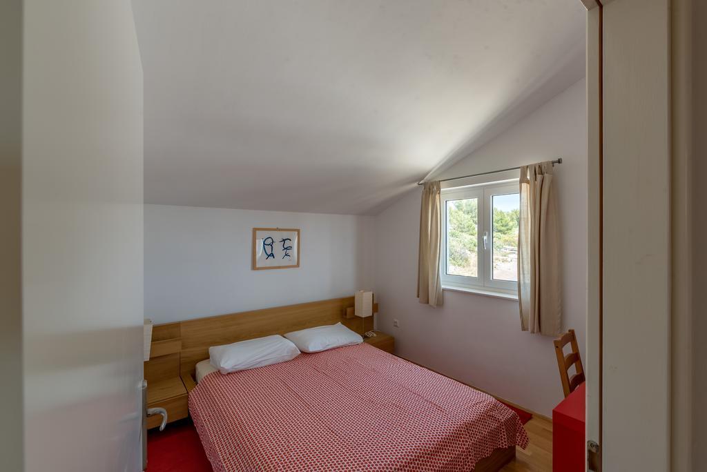 Apartments Mazuran Хвар Стая снимка