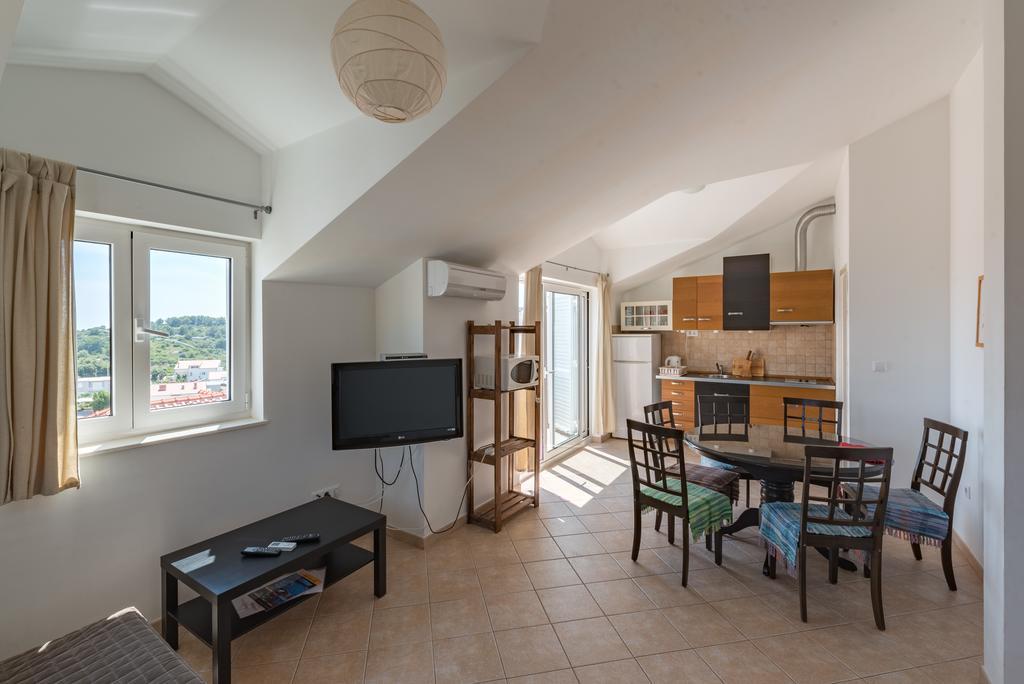 Apartments Mazuran Хвар Стая снимка