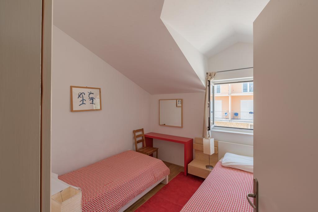 Apartments Mazuran Хвар Стая снимка