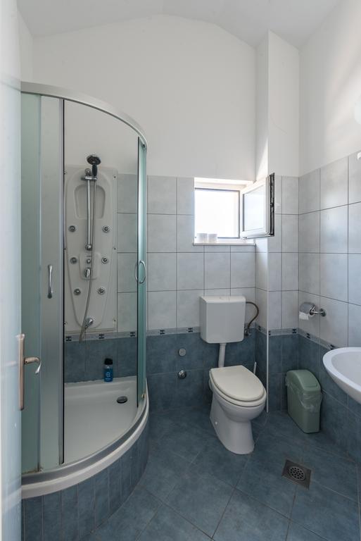 Apartments Mazuran Хвар Стая снимка