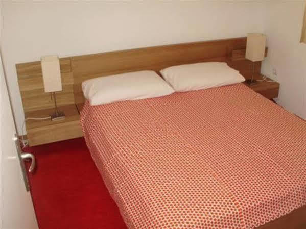 Apartments Mazuran Хвар Екстериор снимка