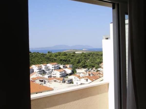 Apartments Mazuran Хвар Екстериор снимка
