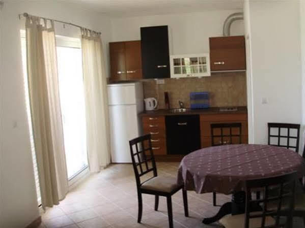 Apartments Mazuran Хвар Екстериор снимка