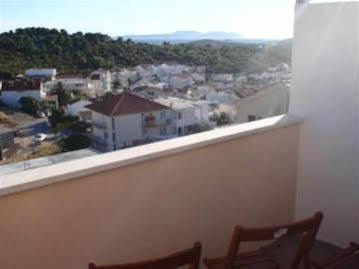 Apartments Mazuran Хвар Екстериор снимка